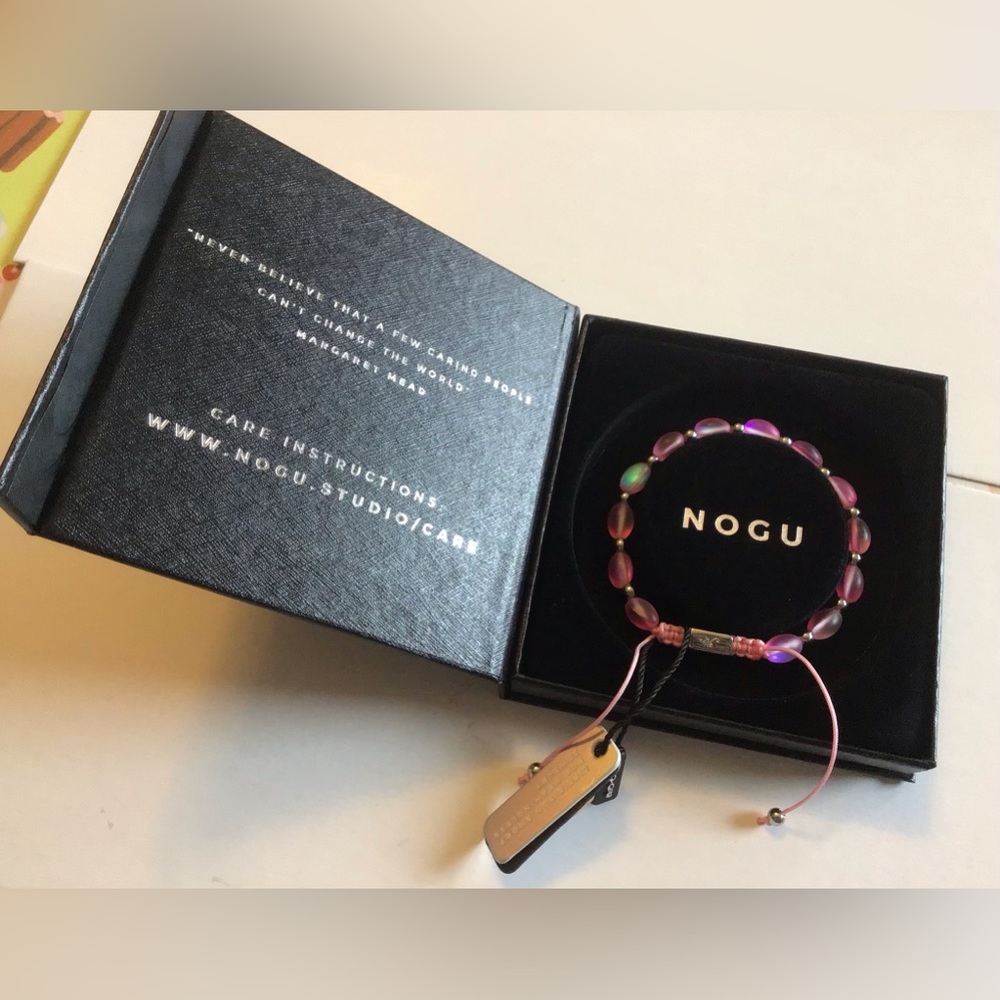 ๐๐ NOGU Electric Pink Mermaid Glass Ocean Egg Bracelet ๐๐ - Picture 1 of 4